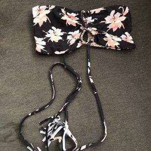 Acacia Strapless bikini top in Aloha print
